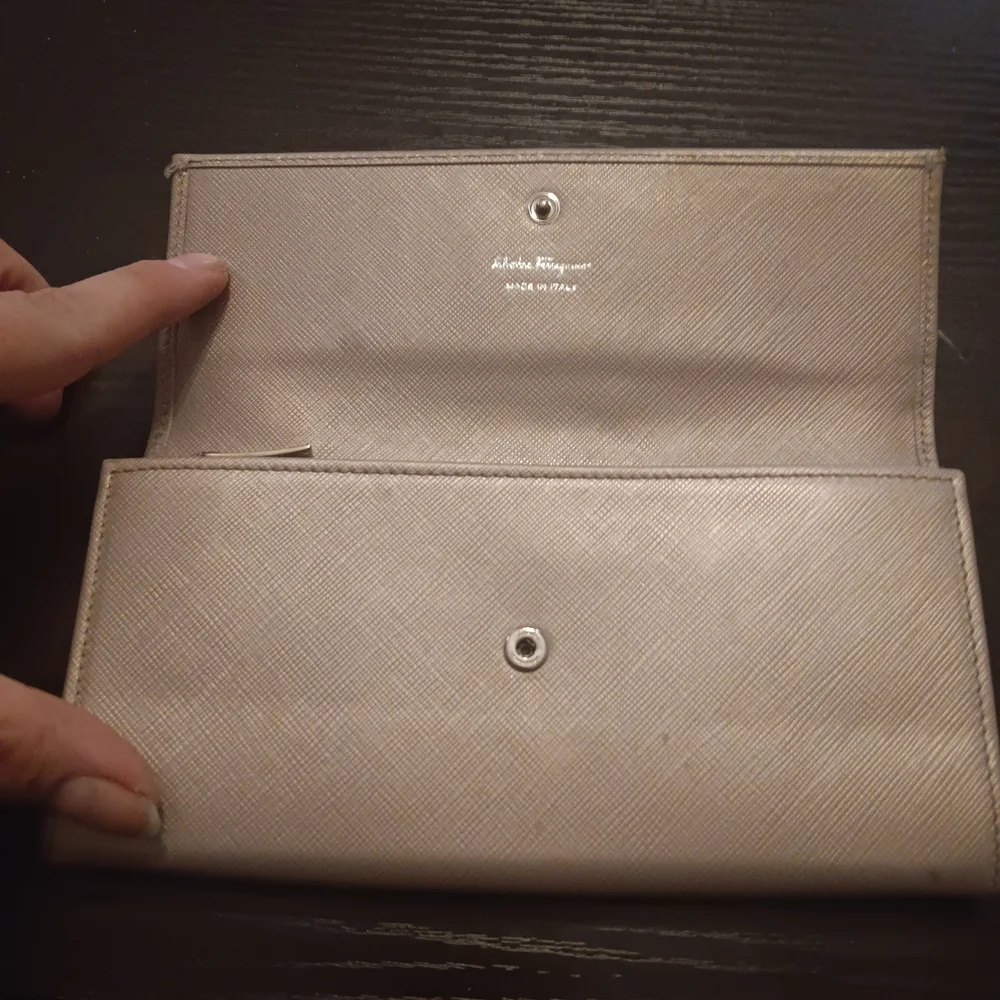 Salvatore Ferragamo Grey Leather Wallet With Silver Hardware (EUC) - Picture 4 of 13